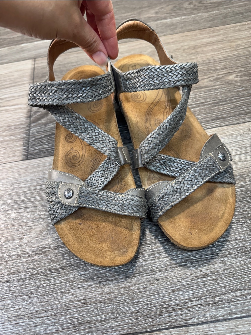 Taos Footwear Braided Strappy Sandals — Grey woman’s SZ 7-7.5 (h183)
